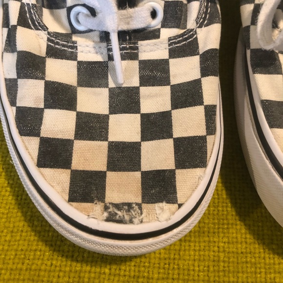 (SOLD) Checkered Vans - Picture 3 of 5